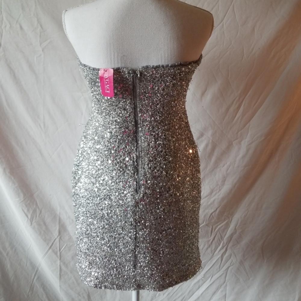 Dress - Picture 3 of 3
